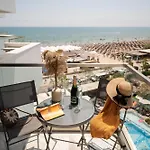 公寓 Maddy's Beachfront In Infinity Pool&spa 马马亚