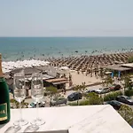 公寓 Maddy's Beachfront In Infinity Pool&spa 马马亚
