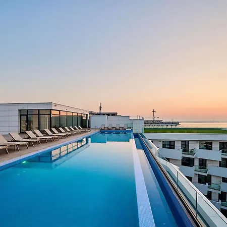 Maddy's Beachfront In Infinity Pool&spa Appartement Mamaia