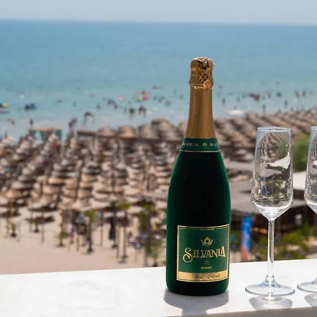 Maddy's Beachfront In Infinity Pool&spa Mamaia