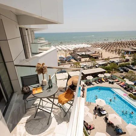 Maddy's Beachfront In Infinity Pool&spa Appartement Mamaia