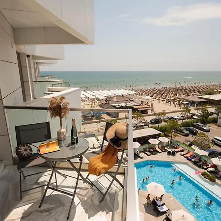 Appartement Maddy's Beachfront In Infinity Pool&spa Mamaia