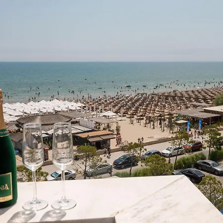 Appartement Maddy's Beachfront In Infinity Pool&spa Mamaia