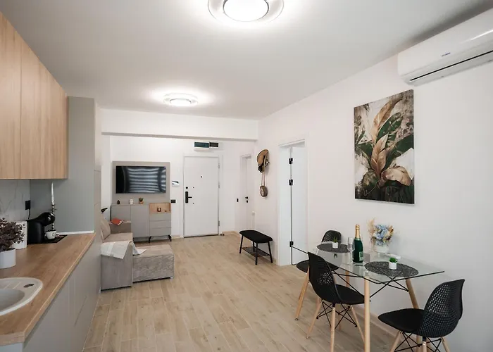 Maddy's Beachfront In Infinity Pool&spa * ママイア