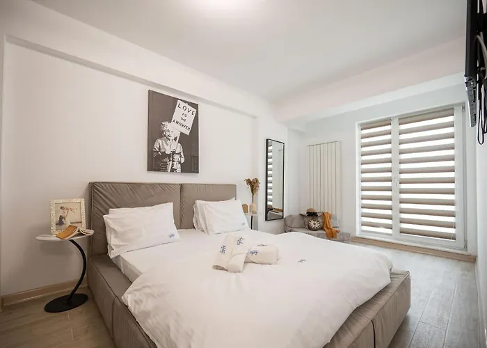 Maddy's Beachfront In Infinity Pool&spa アパート