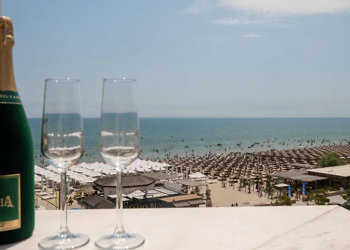 Maddy's Beachfront In Infinity Pool&spa アパート