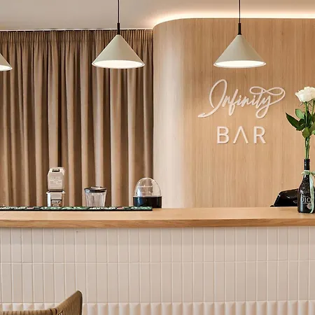 Maddy's Beachfront In Infinity Pool&spa Lejlighed *