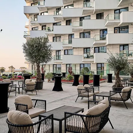 Maddy's Beachfront In Infinity Pool&spa * Mamaia