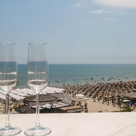 Maddy's Beachfront In Infinity Pool&spa Lejlighed