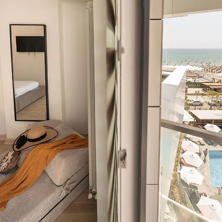 Maddy's Beachfront In Infinity Pool&spa Lejlighed *