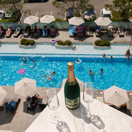 Maddy's Beachfront In Infinity Pool&spa Lejlighed *